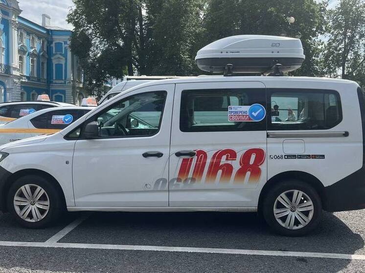 Автопарк ленинградского социального такси получил более десятка машин