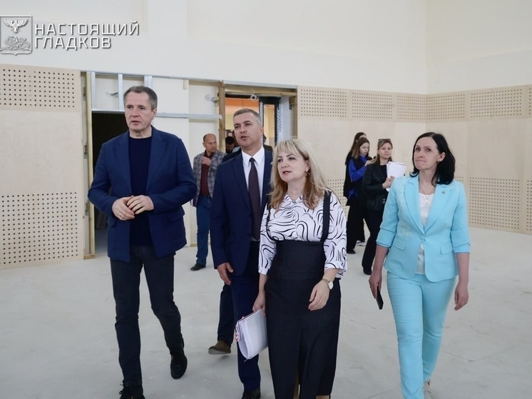 Глава региона осмотрел школы, библиотеку, пляж и сквер
Губернатор Белгородской области Вячеслав Гладков посетил Губкинский округ