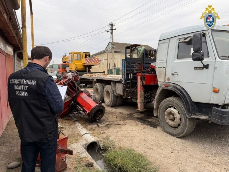 Поддон со шлакоблоками упал на мужичину в Дагестане, он погиб