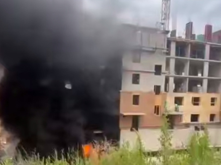 Крупный пожар произошел на стройке в Лосино-Петровском округе