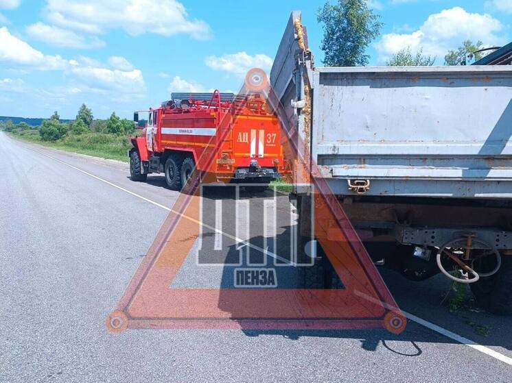 Под Пензой на трассе М-5 перевернулась фура