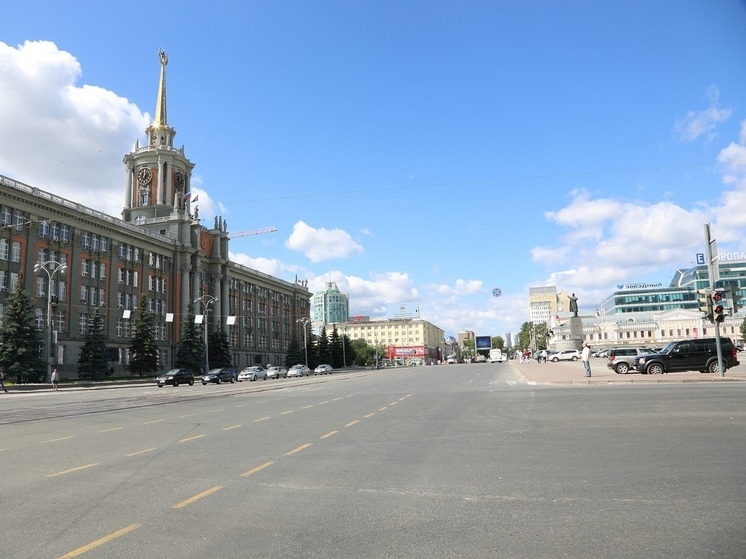 В Екатеринбурге могут убрать парковку с площади 1905 года