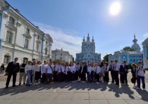 Делегация юных дипломатов из Волновахи, Ноябрьска, Салехарда, Губкинского и Ханымея посетила Москву и Санкт-Петербург