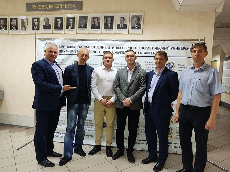«Работа, зарплата, учёба – всё вместе»: продолжается подготовка высококвалифицированных кадров для брянского промышленного холдинга