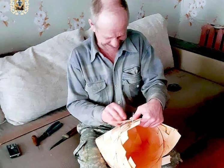 Мастер по дереву из Пучуги прославился на всю Архангельскую область