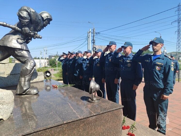 Память погибших пожарных почтили в Орле