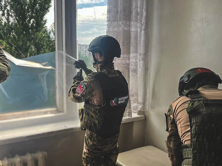 Донецкая молодежь помогла закрыть тепловой контур в пострадавших домах Харцызска