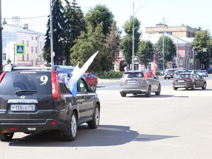 В Орле встретили участников автопробега ветеранов ВМФ