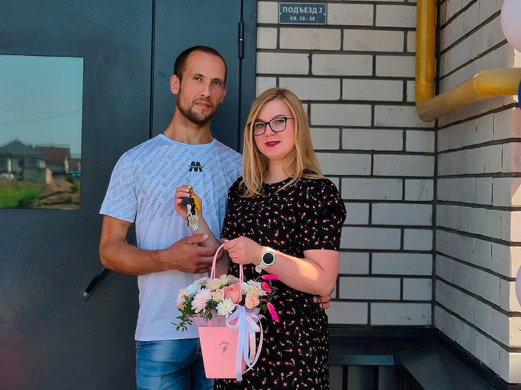 В Тамбовской области дети-сироты получили ключи от новых квартир