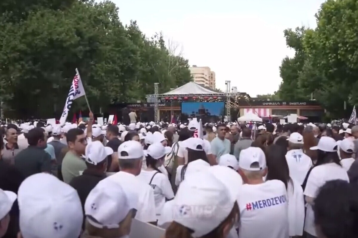 В Ереване началась акция с призывом освободить бизнесмена Карапетяна