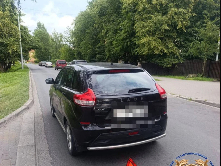 В Калининграде перебегавший дорогу семилетний ребёнок попал под колёса машины