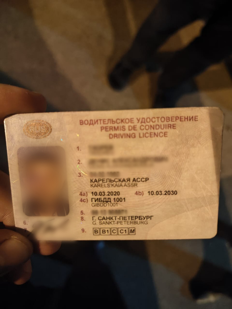 В Краснинском муниципальном округе сотрудники Госавтоинспекции выявили факт использования поддельного водительского удостоверения