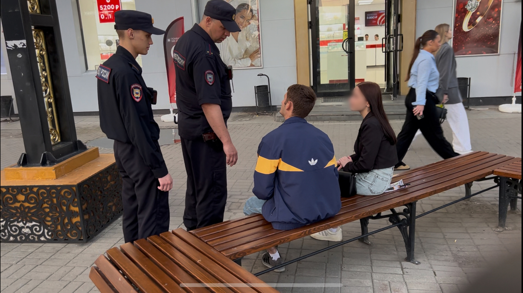Рейд на улице Вайнера провела полиция Екатеринбурга