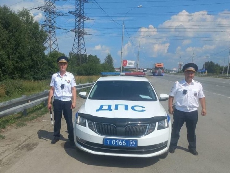 Новосибирские инспекторы ДПС помогли роженице добраться до роддома