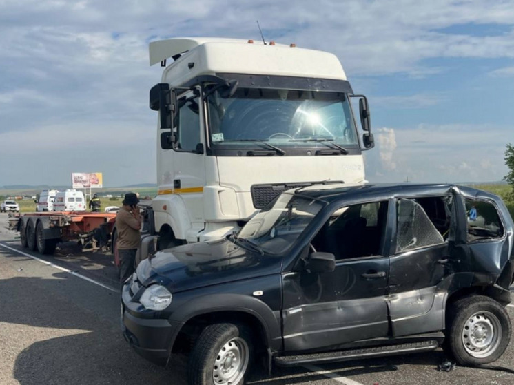Массовая авария на обходе Красноярска: два пострадавших и пять поврежденных автомобилей