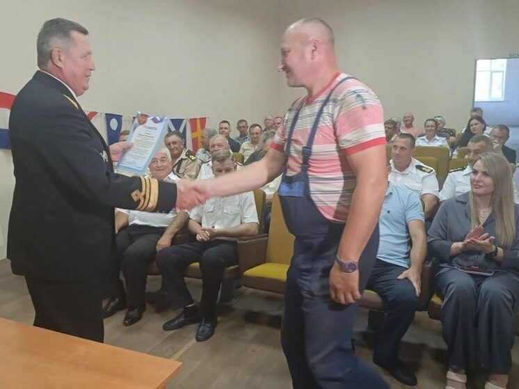 В Скадовске ко Дню работников морского и речного флота  поздравили портовиков