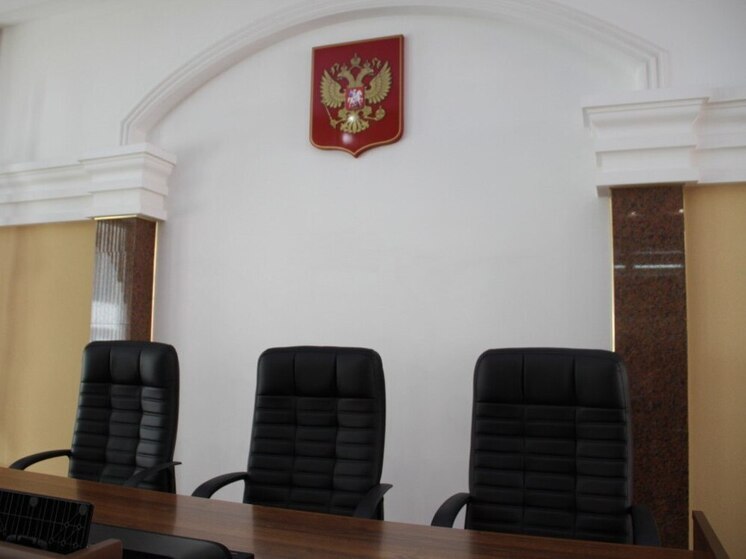 Житель Алтая пойдет под суд за попытку избить доской сотрудника ДПС