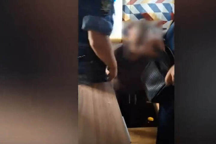 В Чебоксарах алиментщик прятался от приставов в подполе дома