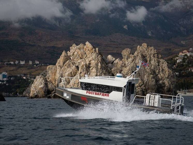 В Крыму росгвардейцы спасли женщину, которую унесло в море