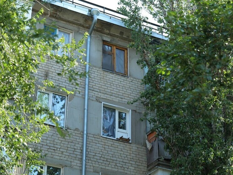 В результате атаки БПЛА в Энгельсе повреждены 25 квартир и более 10 машин