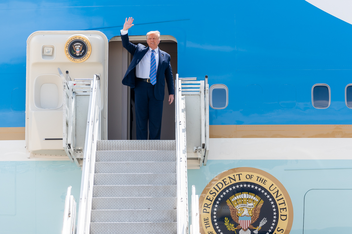 Физиогномист Воеводин оценил вероятность деменции у президента США Трампа