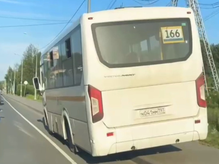 Водителя маршрутки в Мытищах наказали за движение по тротуару