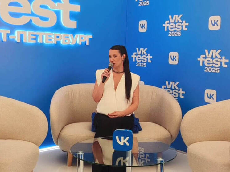 Ида Галич призналась журналистам на VK-fest, что ей нравятся все уголки Петербурга