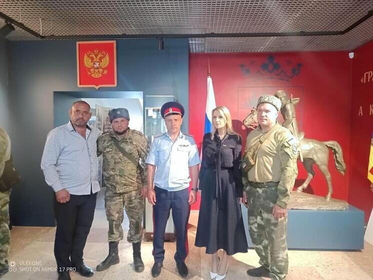 Депутат ГД РФ Яна Лантратова посетила Станично-Луганский краеведческий музей