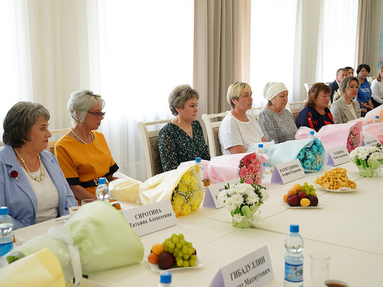 Радий Хабиров передал ордена семьям погибших бойцов