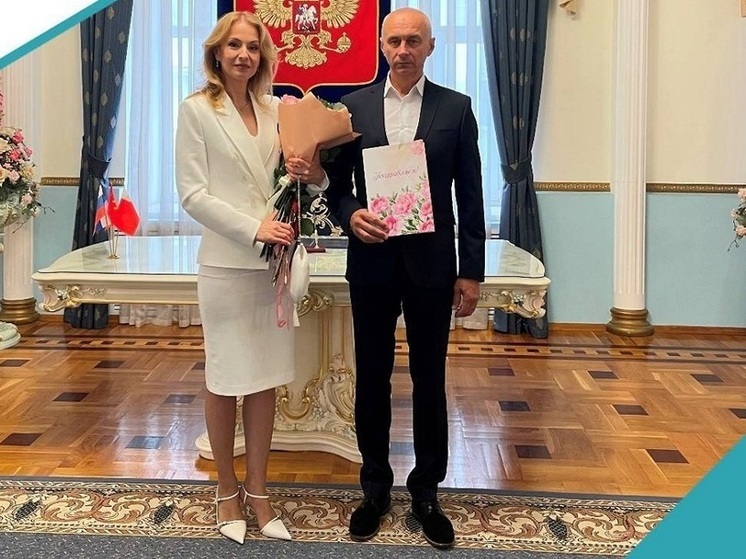 Очередная смоленская пара отметила серебряную свадьбу