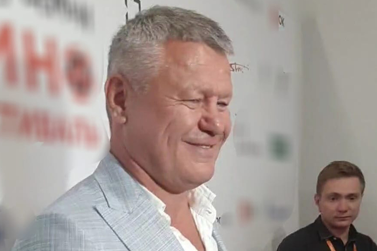 Актёр Олег Тактаров рассказал о том, что стал дедушкой и помогает внуку на расстоянии