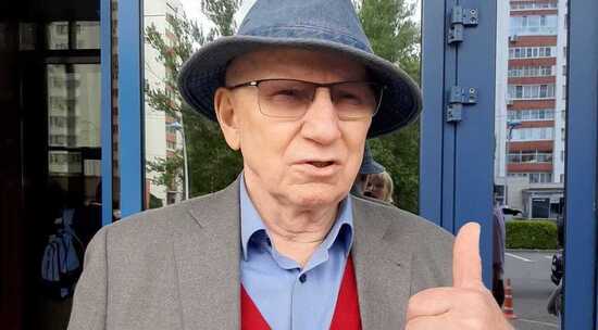 79-летний Валерий Баринов рассказал, кто отвечает за его стиль: видео 