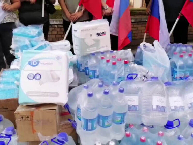 Забайкальцы собрали и передали в госпиталь воду и детские принадлежности