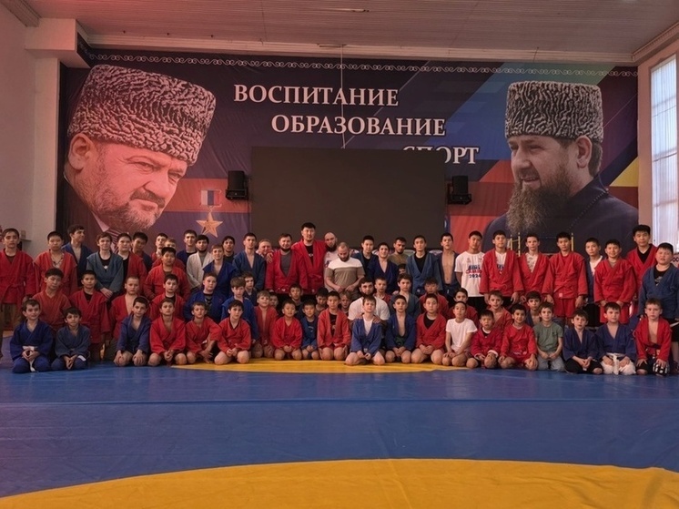 Юные самбисты Калмыкии тренировались в Чечне