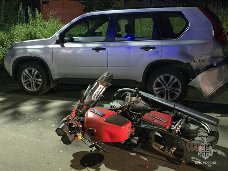 Ночью в Калуге мотоциклист не заметил Nissan