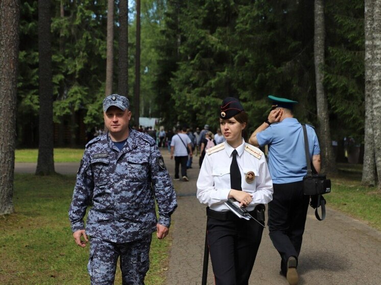 Псковская полиция обеспечила безопасность встречи на Кургане Дружбы