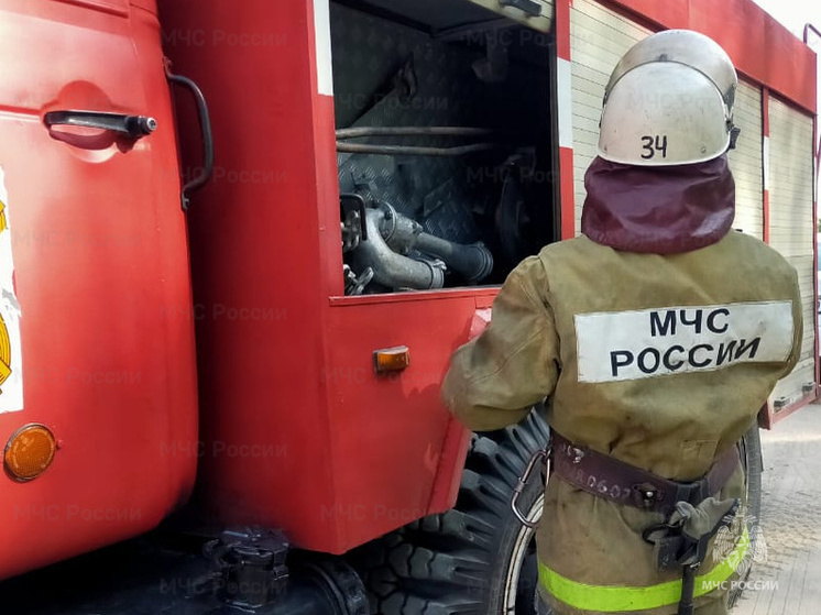 В Малоярославецком районе восемь пожарных тушили двухквартирный дом