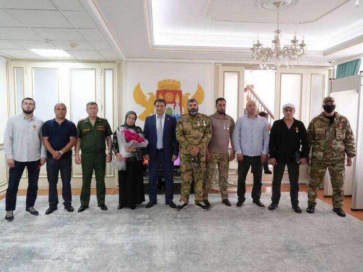 В Махачкале вручили госнаграды участникам СВО