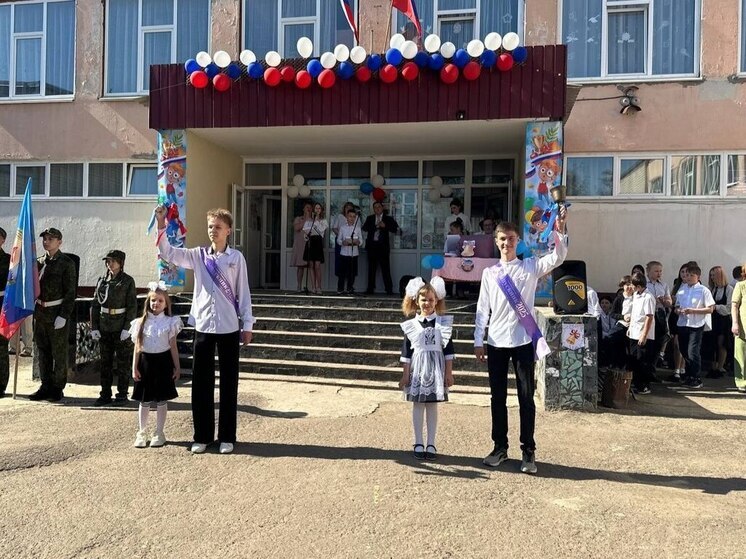 В подшефном Калужской области Первомайске прошли выпускные