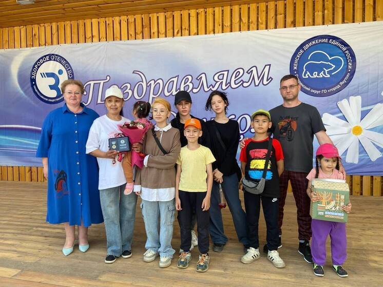 В Якутске отметили приближающийся День семьи, любви и верности чествованием семейных династий