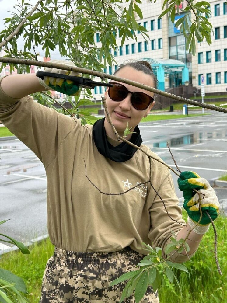 Студенты лесотехнического вуза приехали в Новый Уренгой из Екатеринбурга и будут ухаживать за деревьями