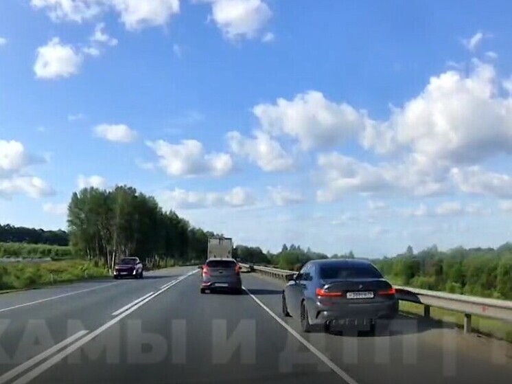 Туляки призвали поймать опасного "обочечника" на БМВ с "блатными" номерами