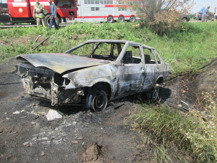 В Панинском районе Воронежской области сгорела «Волга» после ДТП