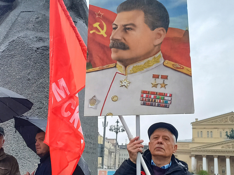 КПРФ объявила "ошибочным и политически предвзятым" доклад Никиты Хрущева "О культе личности и его последствиях", зачитанный на закрытом заседании ХХ съезда КПСС 25 февраля 1956 года