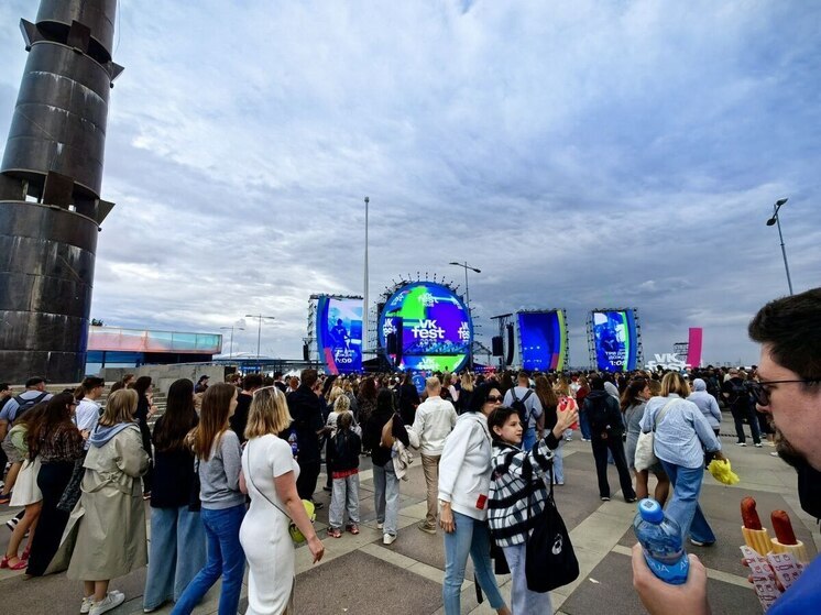 На сцену VK Fest в Петербурге выйдут сразу два «секретных» гостя Баста и Егор Крид