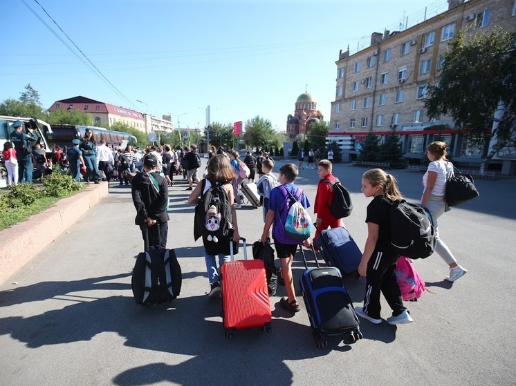 Волгоградцам рассказали, сколько стоит собрать ребенка в летний лагерь