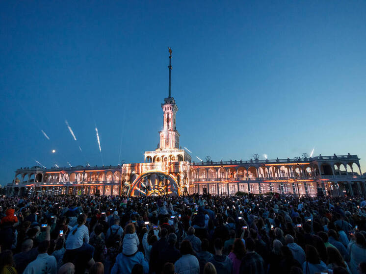 Заммэра Максим Ликсутов: Фестиваль «Парк Света» на Северном речном вокзале посетили около 160 тыс. человек