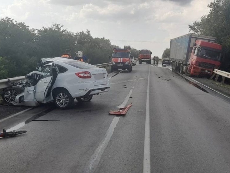 В жутком ДТП на трассе Ростов - Ставрополь погиб водитель легковушки