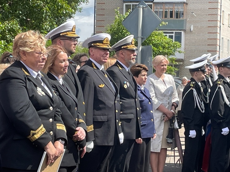 В Котласе открыли мурал в честь Зосимы Шашкова в День работников морского и речного флота