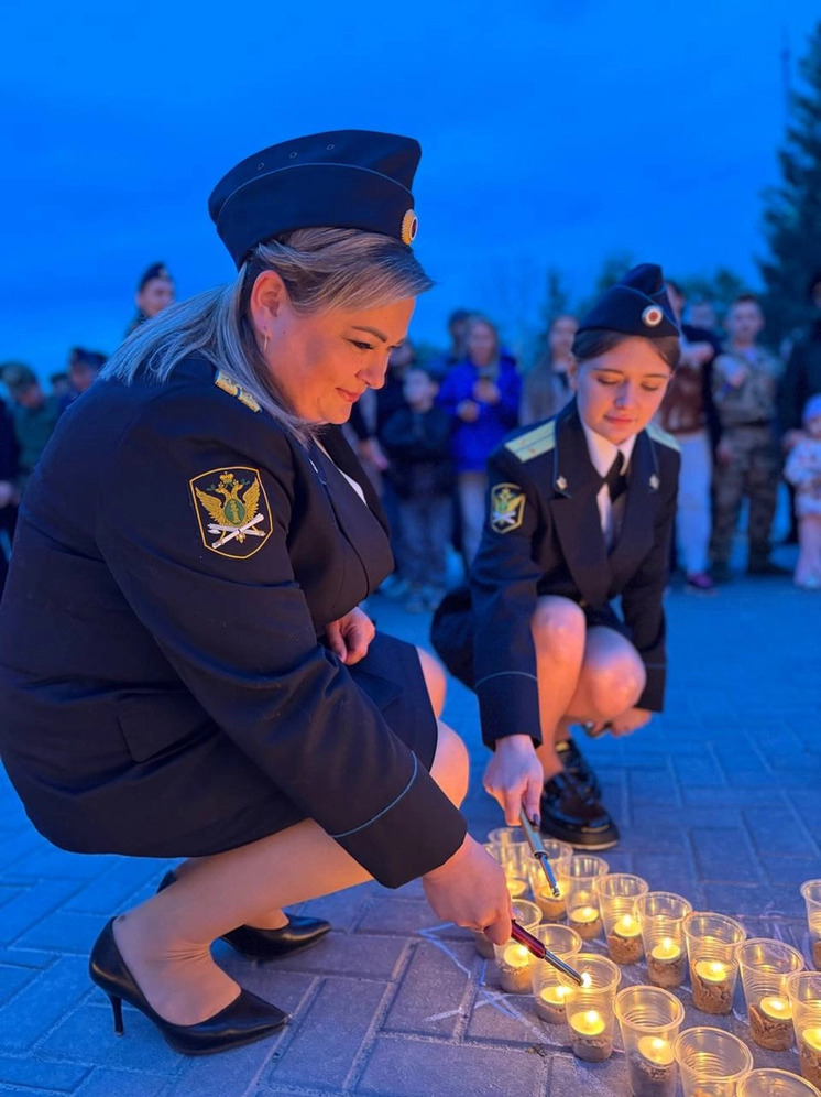 Смоленские судебные приставы приняли участие в акции "Огненные картины войны"